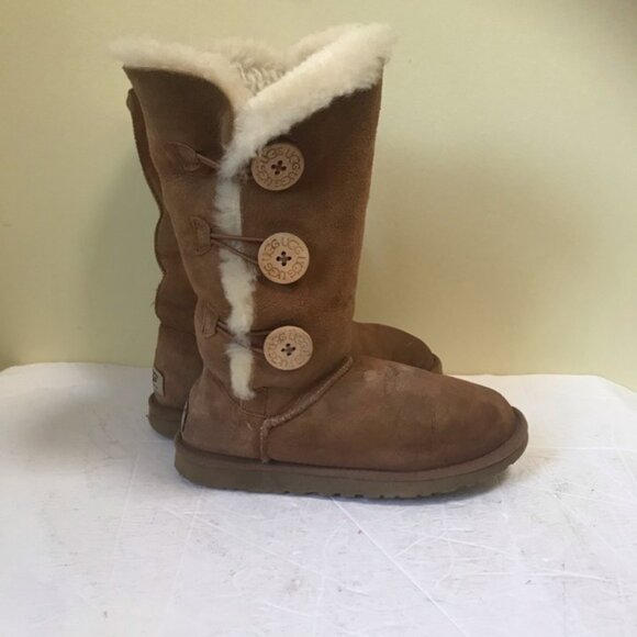 UGG BAILEY 3 Button Tall Boots Shearling Cozy Tan Fur Snow Booties Warm Snow 5 - Picture 3 of 13